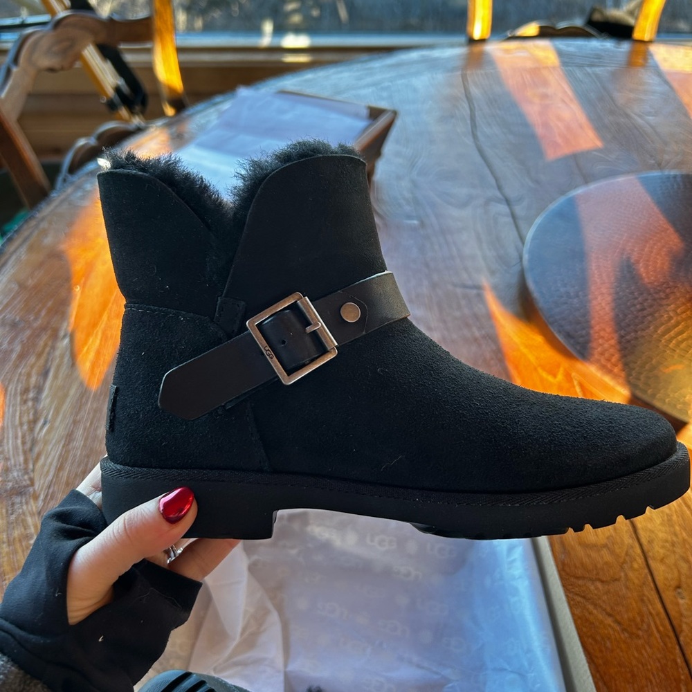 Brand new black Uggs! Never been worn before!!